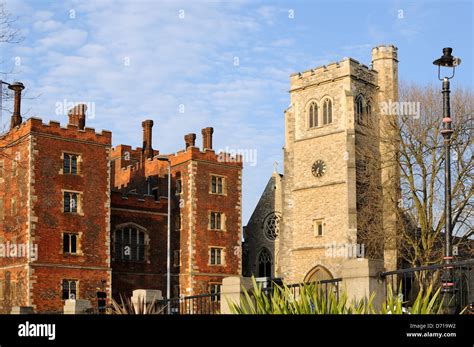 lonndra casa tudor in mattoni|tudor country house gloucestershire.